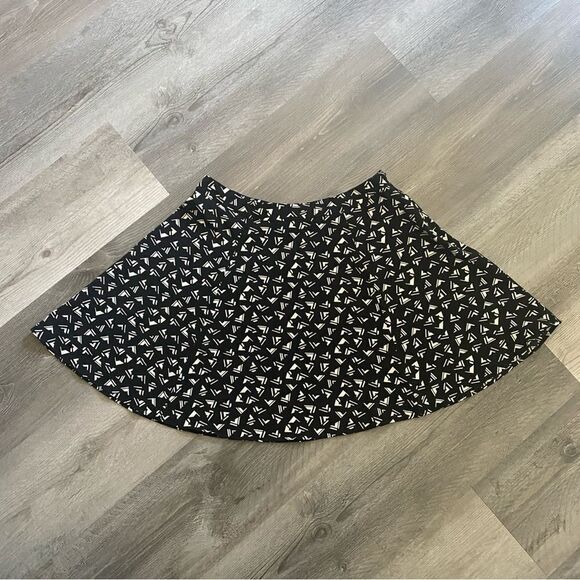 Forever21 Flounced Mini Skirt Black White Geometric Large Party Feminine - Picture 4 of 11